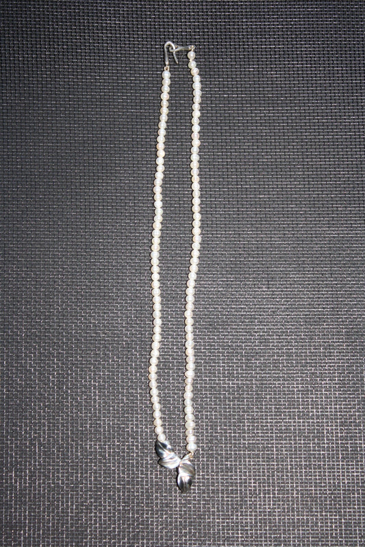 Leaves - The Itty Bitty Four-Leaf Necklace with Fresh Water Cultured Pearls in Sterling Silver